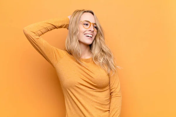 Young Pretty Blonde Woman Smiling Cheerfully Casually Taking Hand Head — Stock Photo, Image