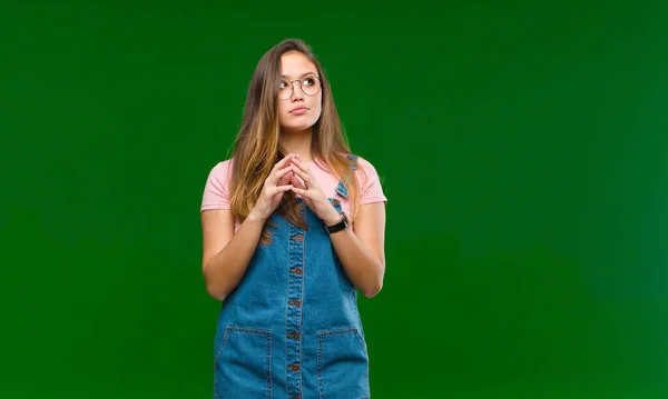 Junge Hübsche Frau Sieht Verzweifelt Und Frustriert Aus Gestresst Unglücklich — Stockfoto