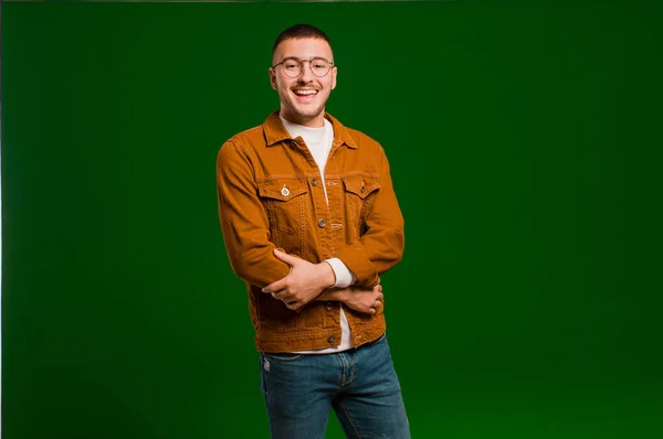 Joven Hombre Guapo Buscando Feliz Gratamente Sorprendido Emocionado Con Una — Foto de Stock