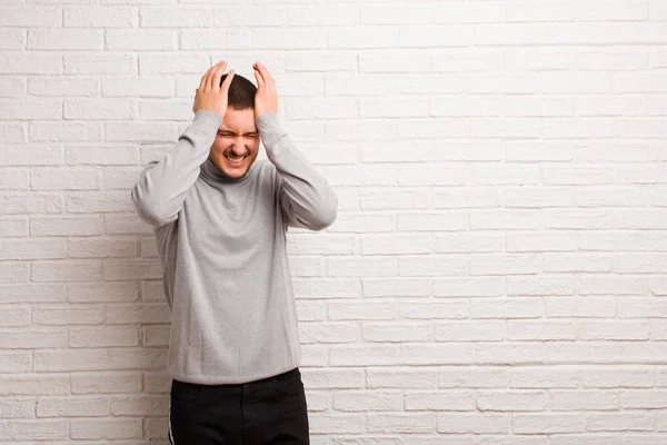 Jeune Homme Beau Sentant Stressé Anxieux Déprimé Frustré Par Mal — Photo