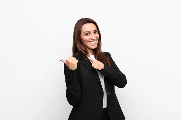 Young Pretty Businesswoman Smiling Cheerfully Casually Pointing Copy Space Side — Stock Photo, Image