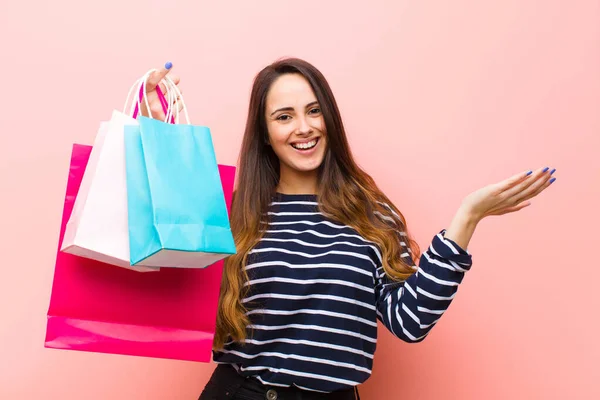 Giovane Bella Donna Con Borse Della Spesa — Foto Stock