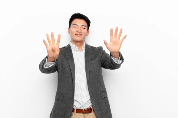 Jovem Chinês Homem Sorrindo Olhando Amigável Mostrando Número Nove Nono — Fotografia de Stock