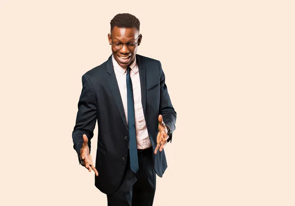 Empresário Afro Americano Sentindo Feliz Surpreso Sortudo Surpreso Como Dizer — Fotografia de Stock