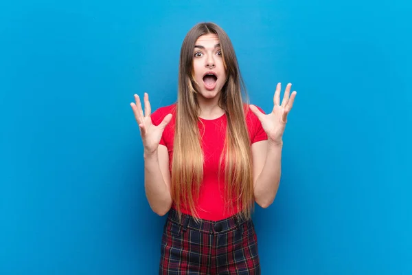 Young Pretty Woman Furiously Screaming Feeling Stressed Annoyed Hands Air — Stock Photo, Image