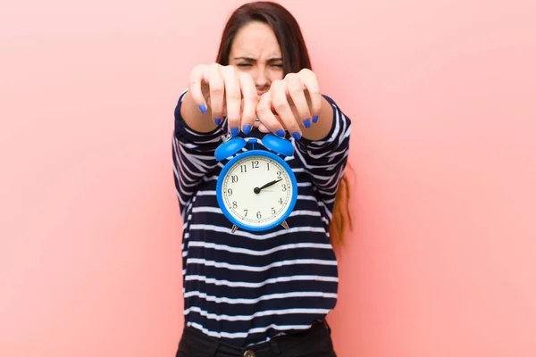 Jeune Jolie Femme Avec Une Horloge Concept Temps — Photo