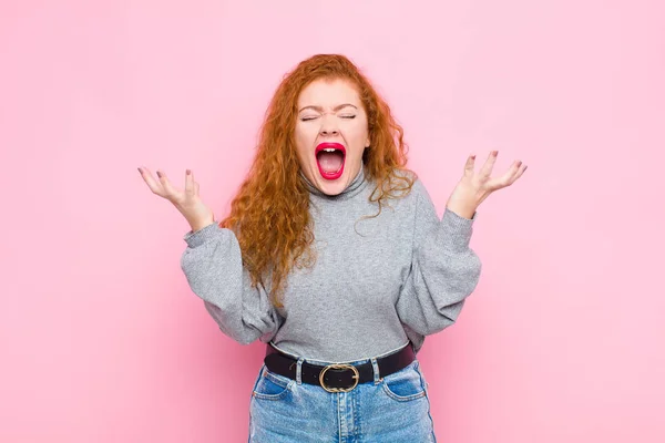 Junge Rote Kopf Frau Wütend Schreiend Gestresst Und Genervt Mit — Stockfoto