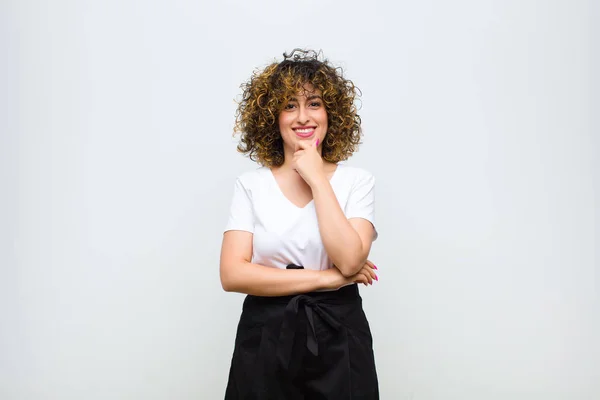 Jovem Mulher Bonita Sorrindo Curtindo Vida Sentindo Feliz Amigável Satisfeito — Fotografia de Stock