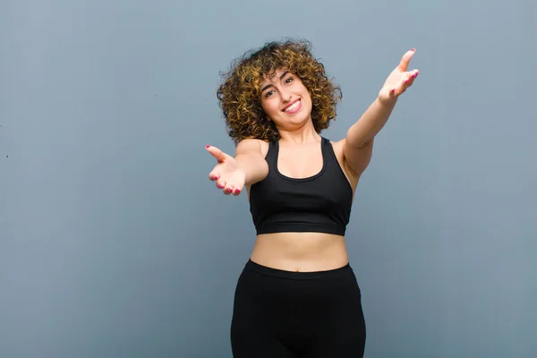 Young Sports Woman Smiling Cheerfully Giving Warm Friendly Loving Welcome — Stock Photo, Image