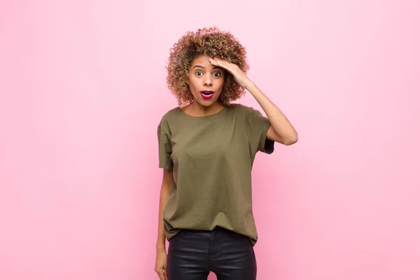 Young African American Woman Looking Happy Astonished Surprised Smiling Realizing — 스톡 사진