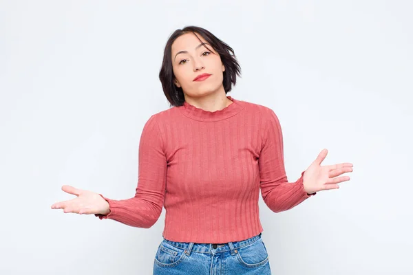 Giovane Bella Donna Sente Perplesso Confuso Insicuro Circa Risposta Corretta — Foto Stock