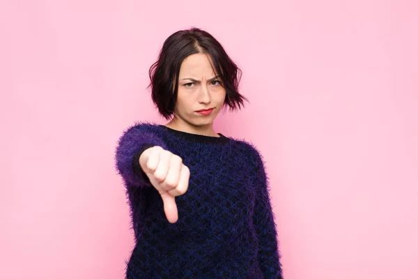 Junge Hübsche Frau Die Sich Kreuzt Wütend Genervt Enttäuscht Oder — Stockfoto