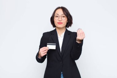 Genç ve güzel bir kadın sana borcunu ödemeni söyleyerek kapiş ya da para hareketi yapıyor! Kredi kartıyla.