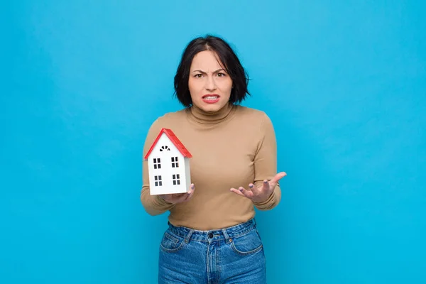 Young Pretty Woman Looking Angry Annoyed Frustrated Screaming Whats Wrong — Stock Photo, Image