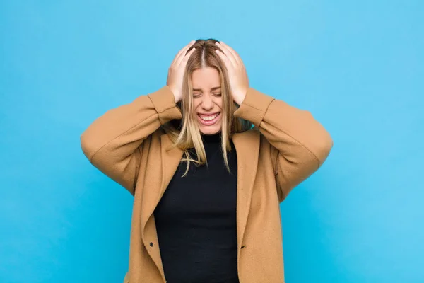 Young Blonde Woman Feeling Stressed Frustrated Raising Hands Head Feeling — 스톡 사진