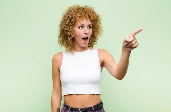 Young Afro Woman Feeling Shocked Surprised Pointing Looking Upwards Awe — Stock Photo, Image