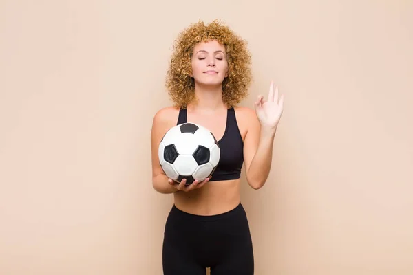 Young Afro Woman Looking Concentrated Meditating Feeling Satisfied Relaxed Thinking — 스톡 사진