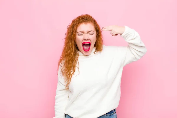 Junge Frau Mit Rotem Kopf Die Unglücklich Und Gestresst Aussieht — Stockfoto