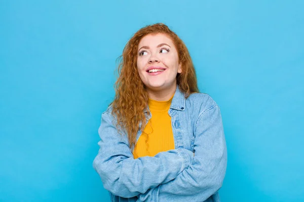 Junge Frau Mit Rotem Kopf Glücklich Stolz Und Hoffnungsvoll Sich — Stockfoto