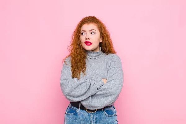 Junge Rote Kopf Frau Zweifelt Oder Denkt Beißt Lippe Und — Stockfoto