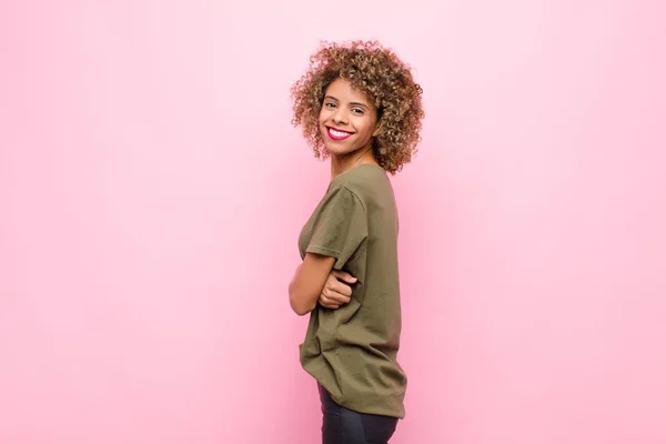 Young African American Woman Smiling Gleefully Feeling Happy Satisfied Relaxed — Stockfoto