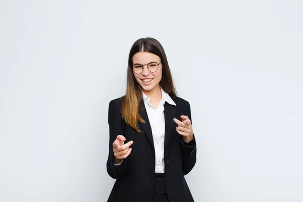 Jonge Zakenvrouw Zich Gelukkig Voelen Cool Tevreden Ontspannen Succesvol Wijzen — Stockfoto