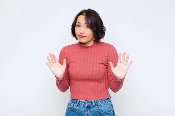 Jovem Bonita Mulher Olhando Nervoso Ansioso Preocupado Dizendo Não Minha — Fotografia de Stock