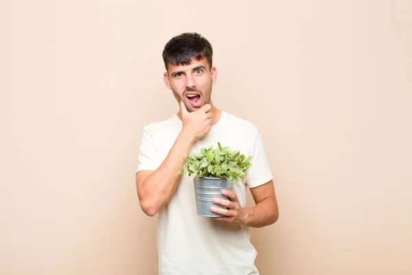 Jeune Homme Beau Avec Bouche Les Yeux Grands Ouverts Main — Photo