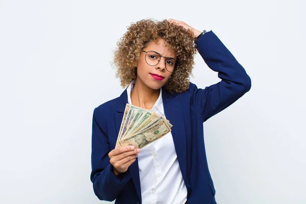 Junge Afrikanisch Amerikanische Frau Ist Verwirrt Und Ratlos Kratzt Sich — Stockfoto