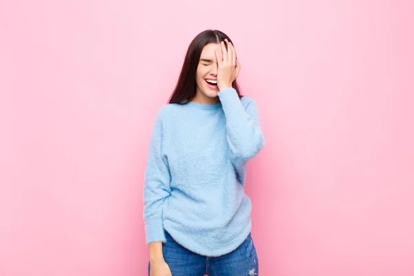 Jovem Bonita Mulher Olhando Nervoso Ansioso Preocupado Dizendo Não Minha — Fotografia de Stock