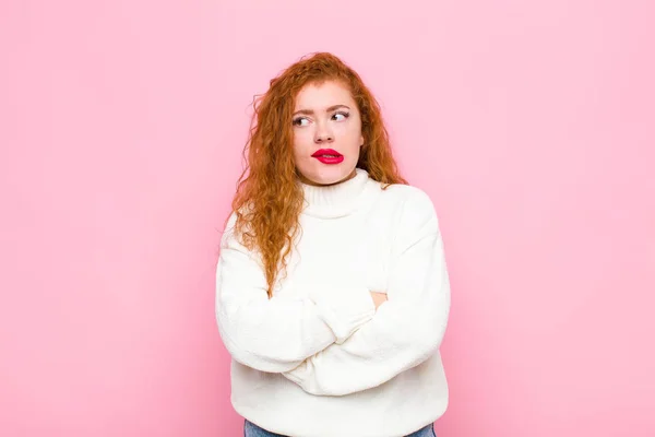 Junge Rote Kopf Frau Zweifelt Oder Denkt Beißt Lippe Und — Stockfoto