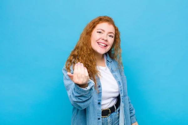 Joven Cabeza Roja Mujer Sintiéndose Feliz Exitoso Seguro Mismo Frente — Foto de Stock