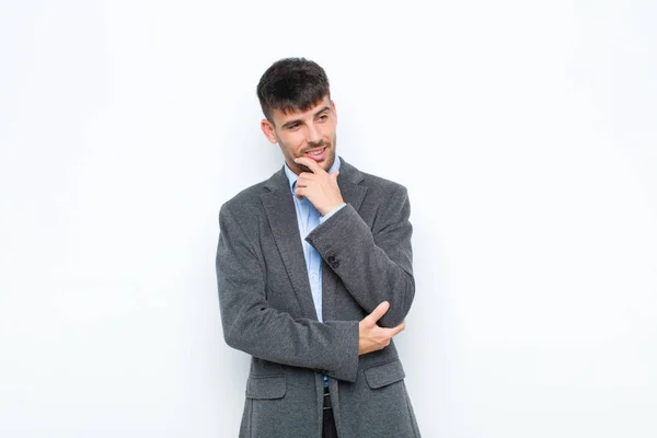 Jovem Homem Bonito Sorrindo Com Uma Expressão Feliz Confiante Com — Fotografia de Stock