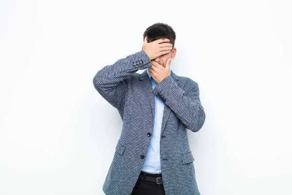 Joven Hombre Guapo Cubriendo Cara Con Ambas Manos Diciendo Cámara —  Fotos de Stock