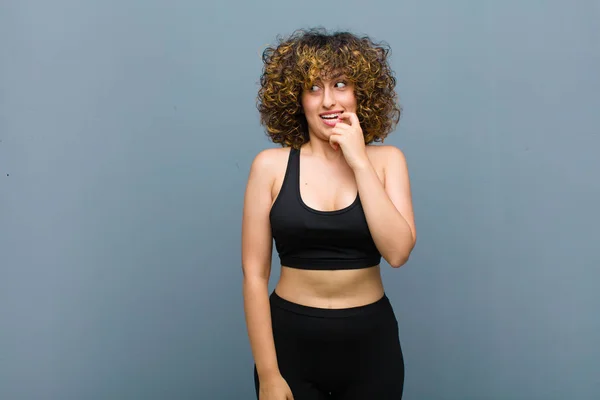 Young Sports Woman Surprised Nervous Worried Frightened Look Looking Side — Stock Photo, Image