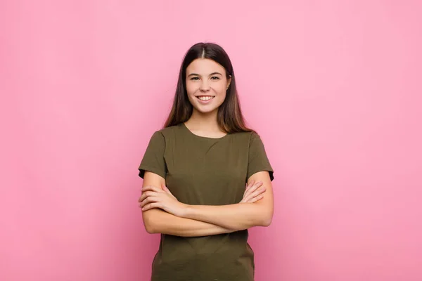 Giovane Bella Donna Che Sembra Felice Orgoglioso Soddisfatto Realizzatore Sorridente — Foto Stock