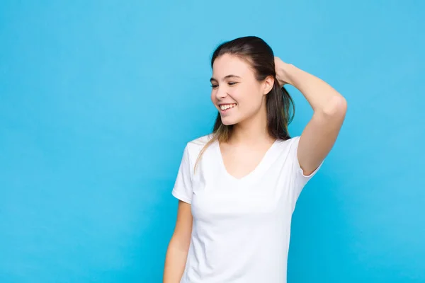 Young Pretty Woman Smiling Cheerfully Casually Taking Hand Head Positive — Stock Photo, Image