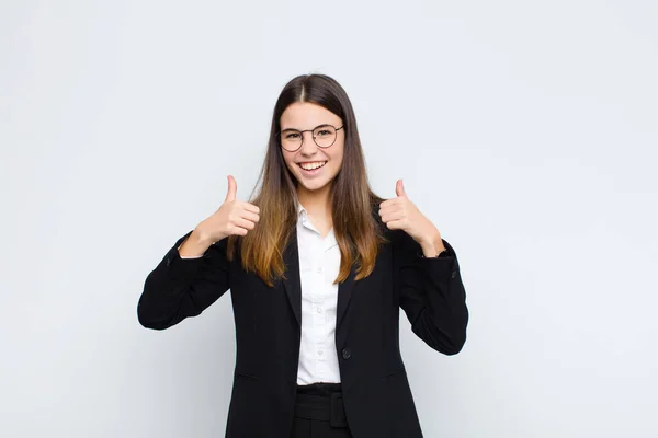 Young Businesswoman Smiling Broadly Looking Happy Positive Confident Successful Both — Stock Photo, Image