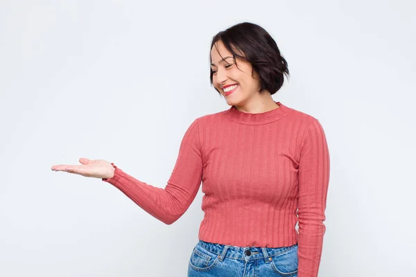 Young Pretty Woman Feeling Happy Smiling Casually Looking Object Concept — Stock Photo, Image