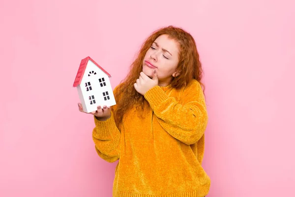 Young Red Head Woman Thinking Feeling Doubtful Confused Different Options — Stock Photo, Image