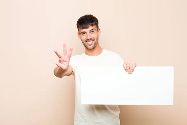 Jovem Bonito Homem Sorrindo Olhando Amigável Mostrando Número Três Terceiro — Fotografia de Stock