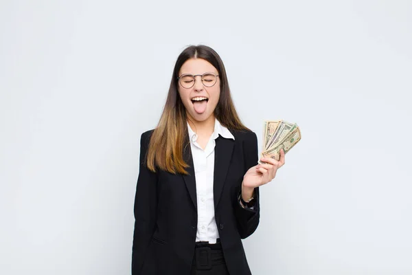 Jovem Mulher Bonita Com Atitude Alegre Despreocupada Rebelde Brincando Furando — Fotografia de Stock