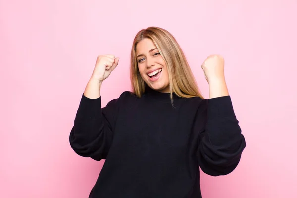 Young Blonde Woman Shouting Triumphantly Looking Excited Happy Surprised Winner — Stock Photo, Image