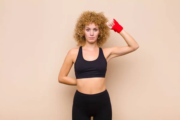 Young Afro Woman Feeling Serious Strong Rebellious Raising Fist Protesting — Stock Photo, Image