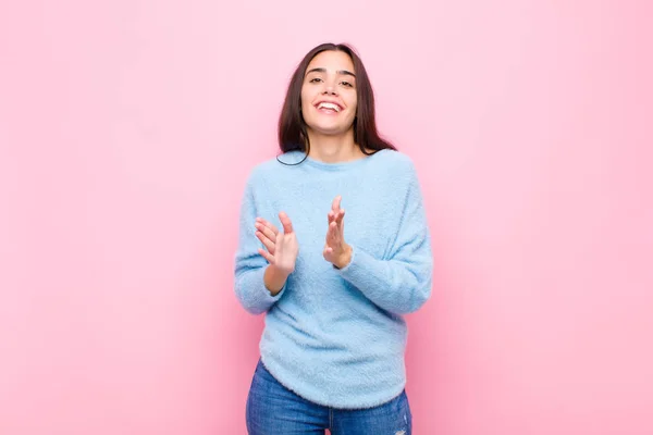 Young Pretty Woman Feeling Happy Successful Smiling Clapping Hands Saying — Stock Photo, Image