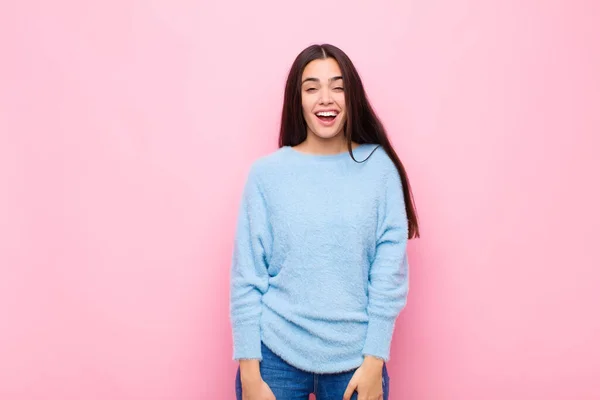 Jovem Bonita Mulher Olhando Feliz Agradavelmente Surpreso Animado Com Uma — Fotografia de Stock