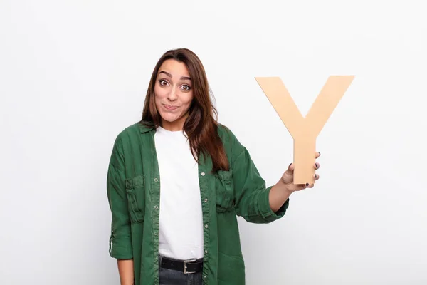 Young Pretty Woman Confused Doubtful Thinking Holding Letter Alphabet Form — Stock Photo, Image