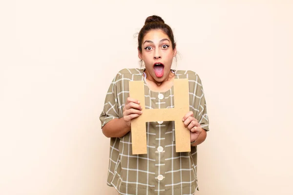 Young Pretty Woman Surprised Shocked Amazed Holding Letter Alphabet Form — Stock Photo, Image