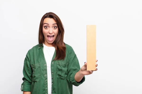 Young Pretty Woman Surprised Shocked Amazed Holding Letter Alphabet Form — Stock Photo, Image