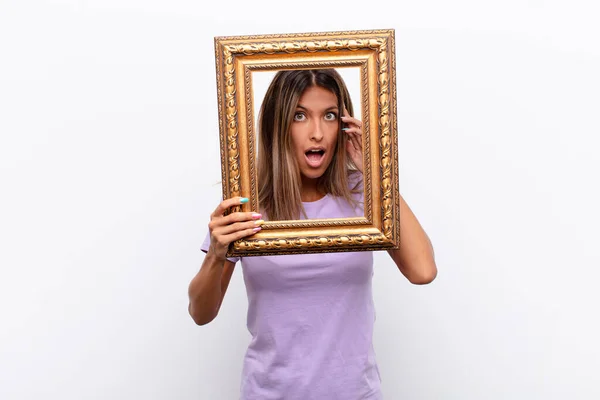 Jong Mooi Vrouw Gevoel Geschokt Bang Kijken Doodsbang Met Open — Stockfoto